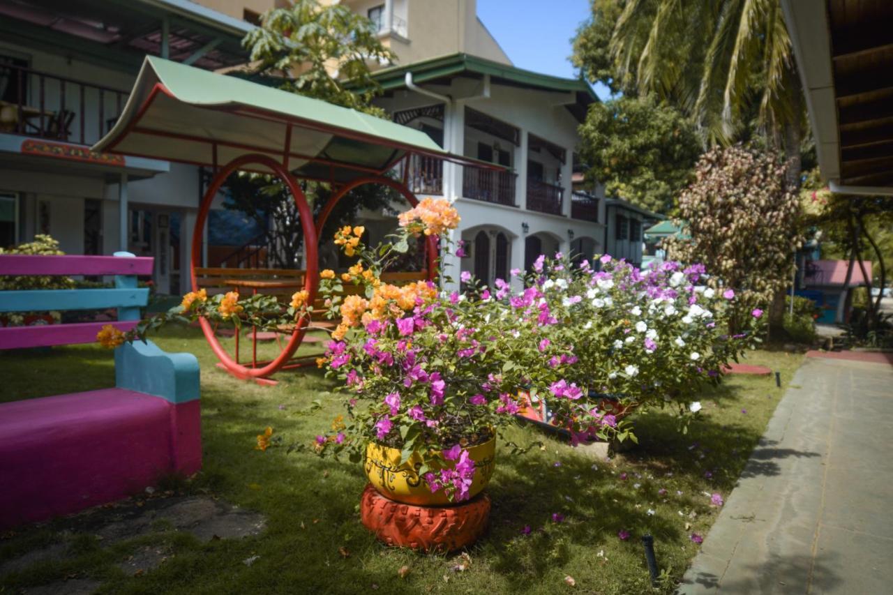 Hotel Marielos Tamarindo Exterior photo