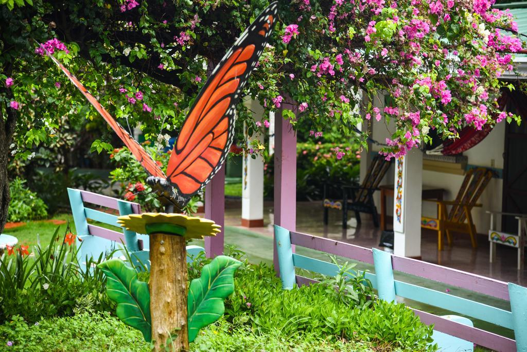 Hotel Marielos Tamarindo Exterior photo