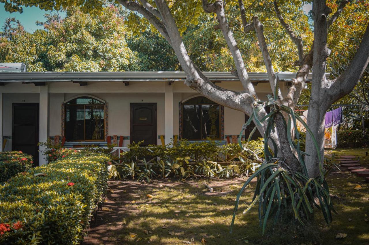 Hotel Marielos Tamarindo Exterior photo